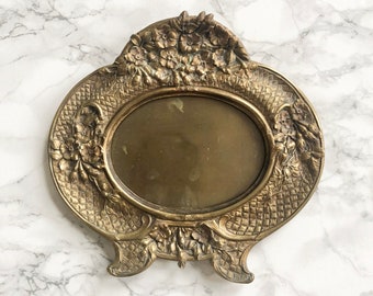 Antique French victorian photo frame in gilded bronze decorated with flowers