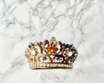 Antique French crown for religious statues made in embossed golden metal adorned with several glass Rhine stones imitating precious stones