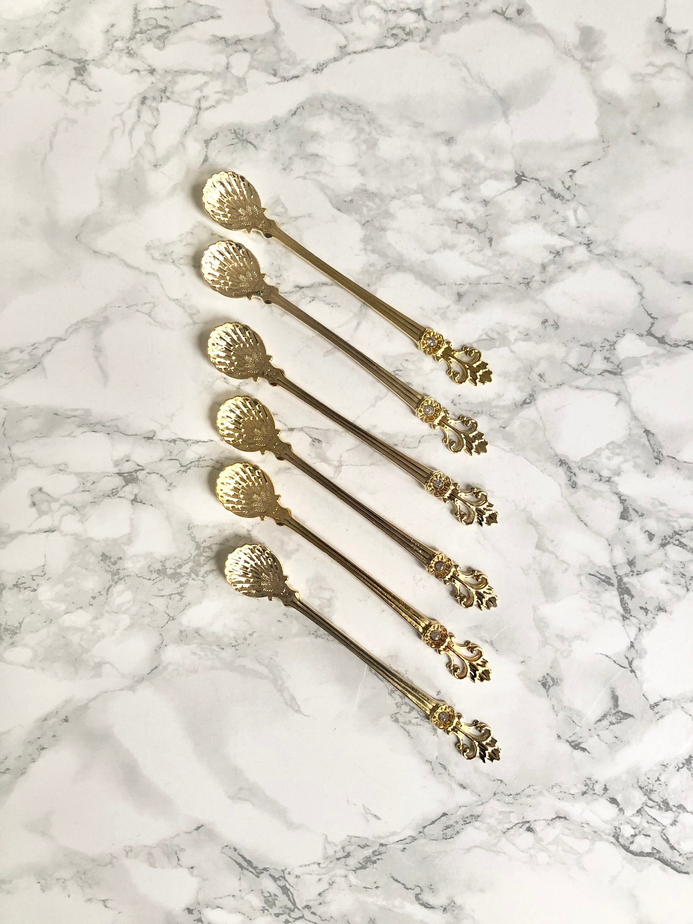 Ensemble Composé de 6 Petites Cuillères en Métal Doré à Décor Coquilles