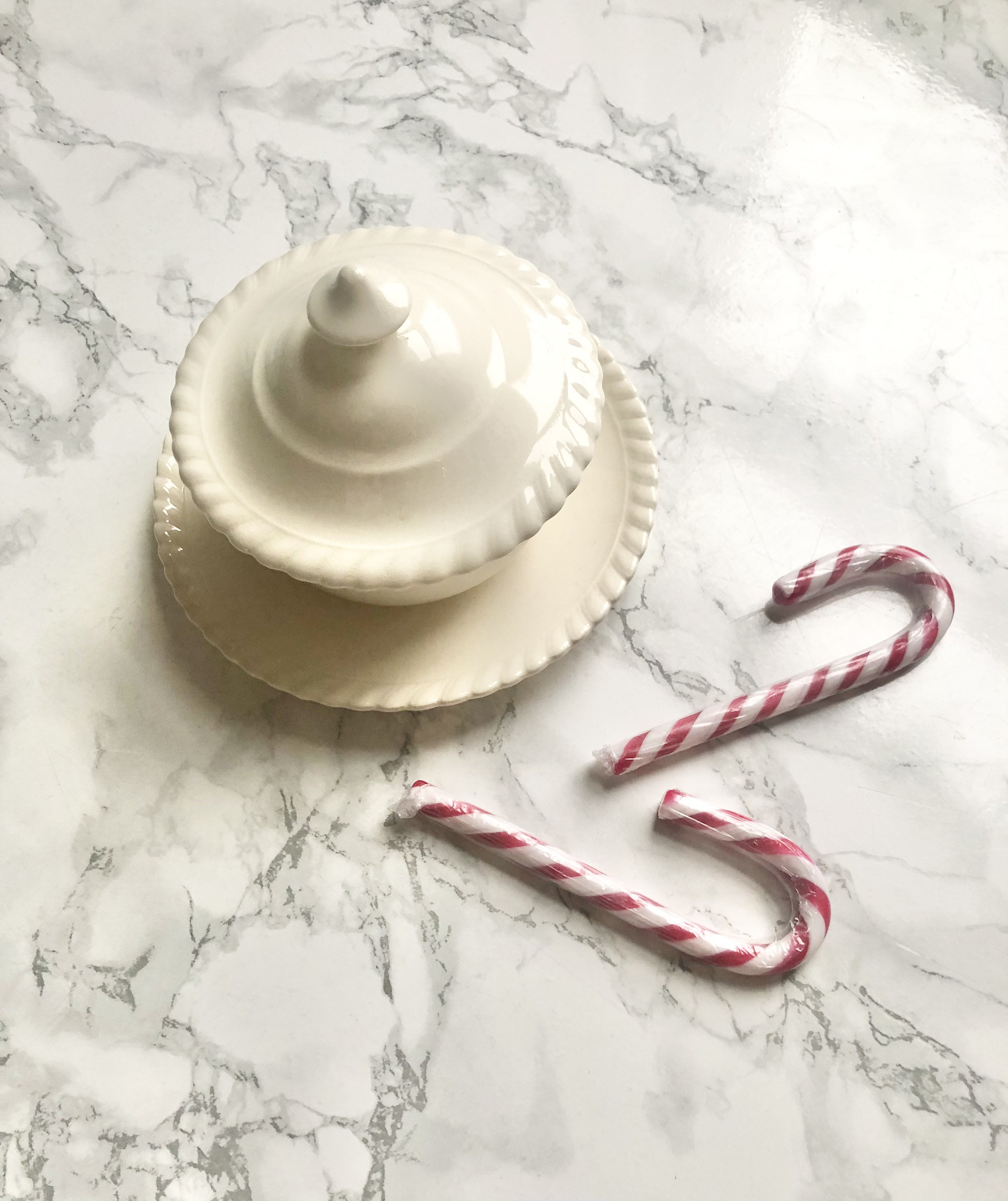 Johnson Brothers - Beurrier Anglais avec Un Couvercle, en Faience Blanche de Forme Ronde