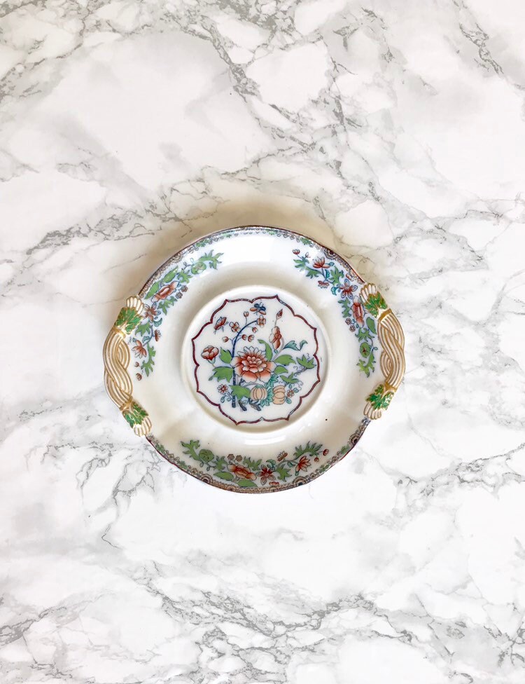Manufacture Anglaise Copeland - Petit Plat Rond Ancien en Porcelaine à Décor Imprimé et Doré d'inspi