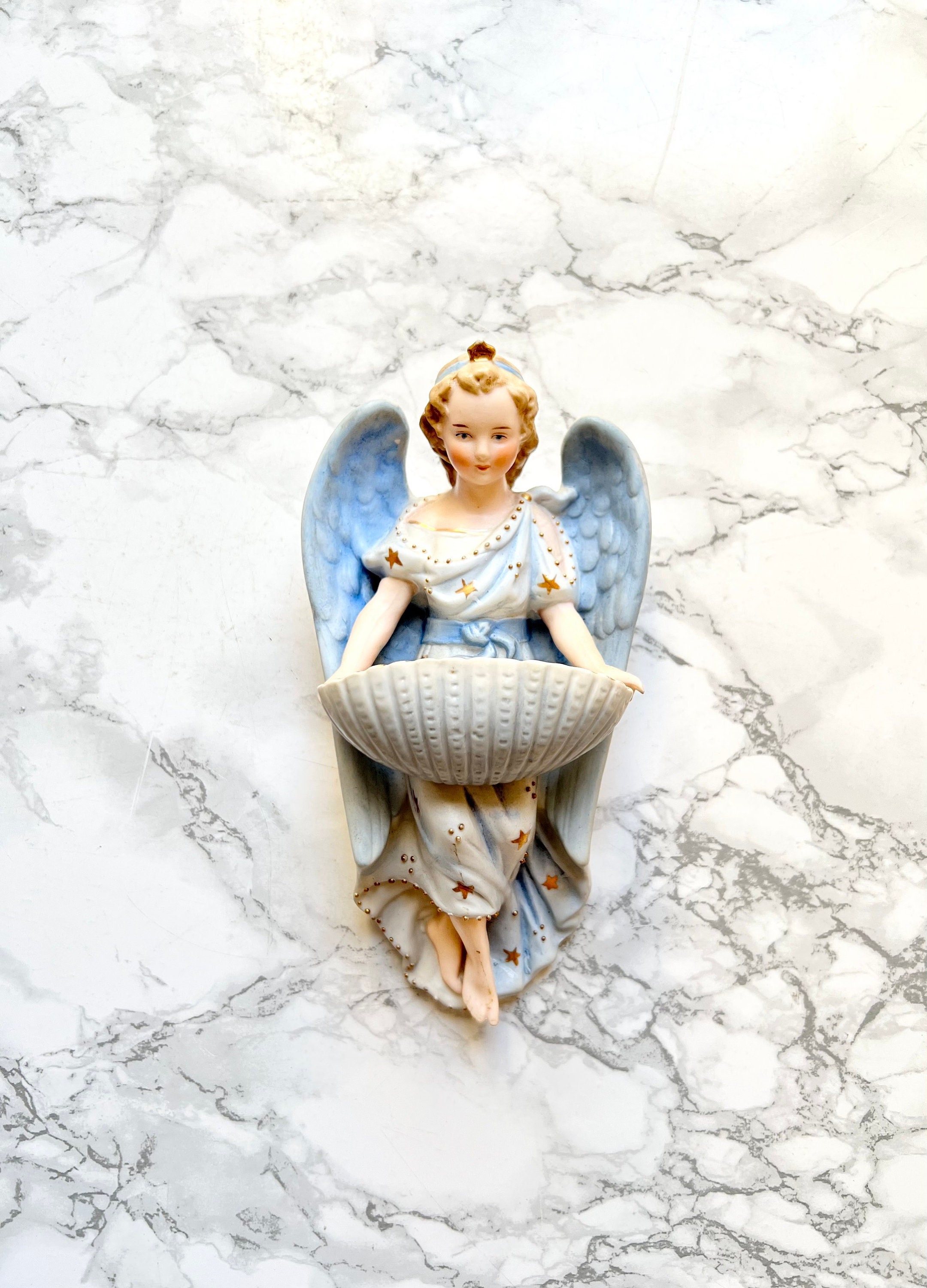 Bénitier Ancien en Biscuit Coloré Représentant Un Ange Blond, La Robe Semée d'étoiles