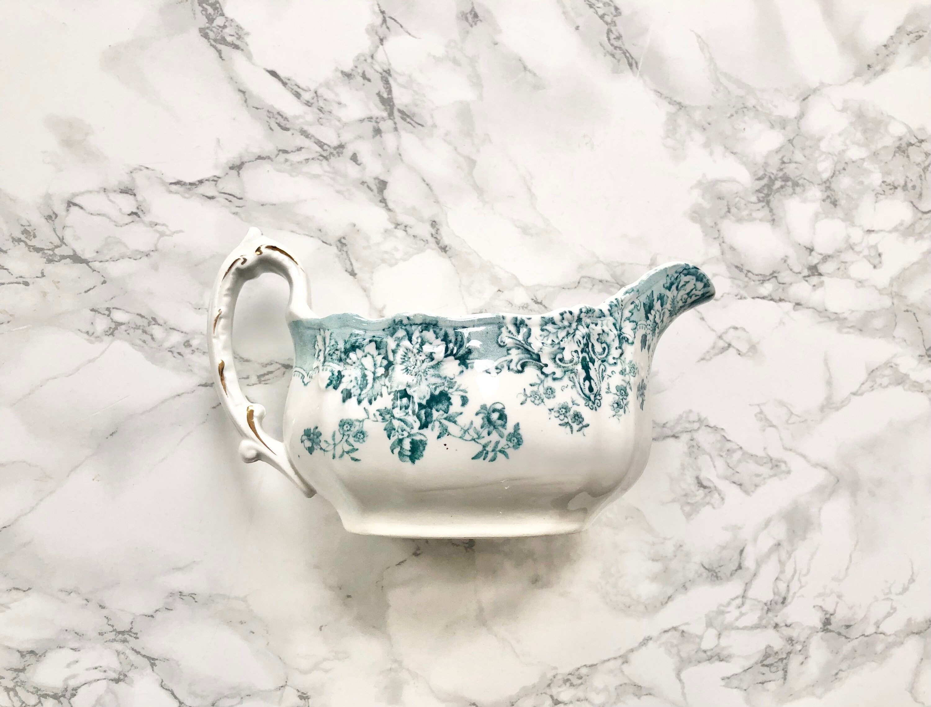 Crown Pottery - England Saucière Anglaise en Porcelaine Ancienne à Décor Imprimé Vert de Guirlandes 