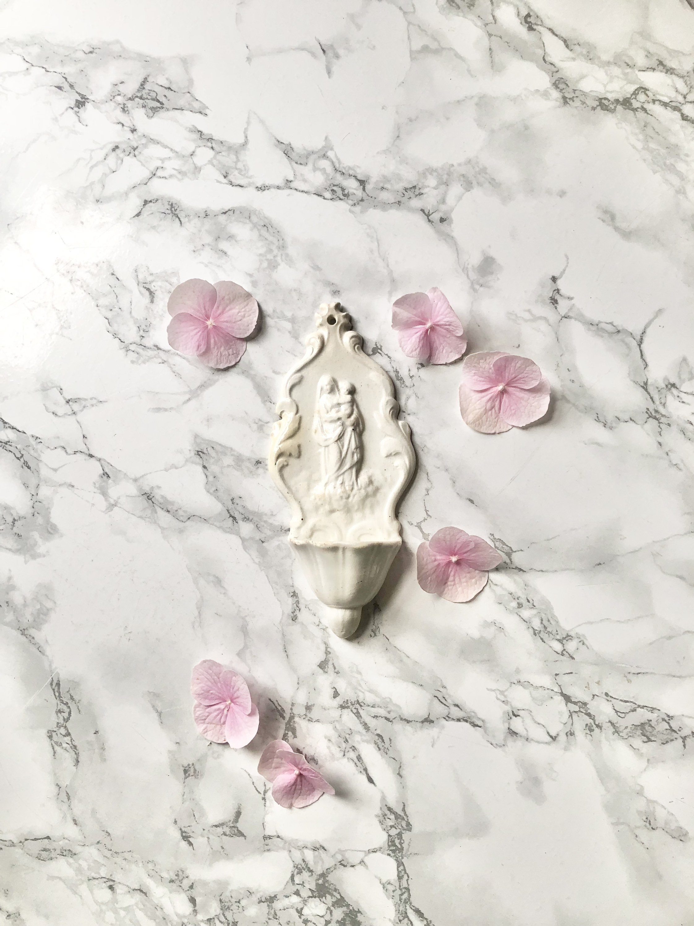 Bordeaux Vieillard - Bénitier Ancien en Faience Fine Blanche Figurant Une Vierge à L'enfant