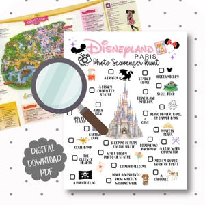 Puede incluir: Una lista imprimible de búsqueda del tesoro fotográfica de Disneyland París. El diseño presenta un mapa, una lupa e iconos de personajes y atracciones de Disney. También se incluye el texto "Digital Download PDF".