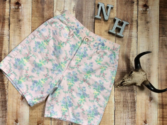 Size 8 Retro High Waisted Shorts - image 1