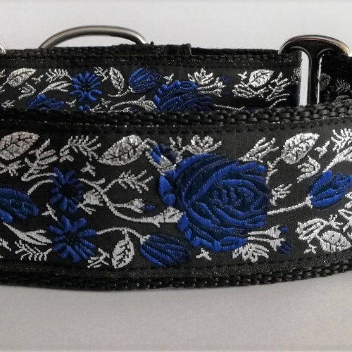 Collar Martingale para perro con rosas azules, hilo metálico plateado