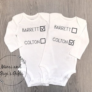 Zwillinge Personalisierte Bodysuits, Twin Coming Home Outfit, Zwillinge personalisierte Baby Shower Geschenk, Zwilling Schwangerschaft Ankündigung