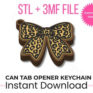 Puede incluir: Un llavero abridor de latas en forma de lazo marr&oacute;n y beige con un dise&ntilde;o de estampado de leopardo. La imagen incluye el texto "STL + 3MF FILE", "CAN TAB OPENER KEYCHAIN" e "Instant Download". Un gr&aacute;fico de estrella rosa dice "Commercial Use OK".