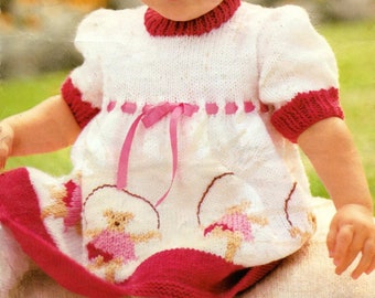 Stickmönster Baby/Flicka Söt Klänning Med Nallemotiv. 43-56 cm bröstvidd