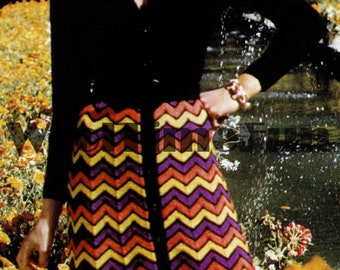 Patrones de tejido Vestido largo con diseño de chevron vintage de los años 70 para mujer. Botón frontal