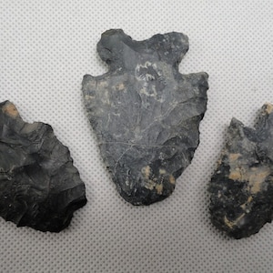 Group Of 3 Coshocton MaCcorkle Bifurcated Arrowheads Found In Ohio / Artifact, Relic, Arrowhead