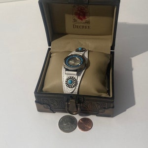 Decree watch women's top