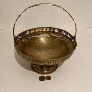 Vintage Metal Brass Basket, Fruit Bowl, Container, Basket Size is 8&quot; x 4 1/2&quot;, Home Decor, Table Display, Shelf Display