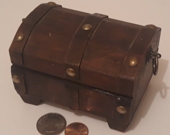Vintage Wooden Storage Box, Stash Box, Treasure Chest, 4" x 3" x 2 1/2", Dresser Decor, Table Display, Shelf Display