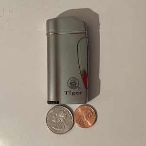 Vintage Metall Feuerzeug, Messing Delfine, Zigaretten, Mehr