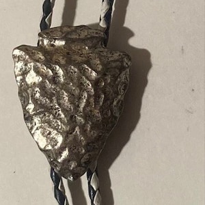 Vintage Metal Bolo Tie, Nice Silver Arrowhead Design, 1 3/4&quot; x 1 1/4&quot;, Nice Design, Quality, Heavy Duty, Made in USA, Country & Western