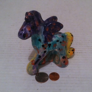 Jahrgang handgemalte Keramik Einhorn, Regenbogen farbige Einhorn, Pferd, Pony, Zimmer Dekor, Regal-Display, 5&quot; hoch, lustige Dekoration