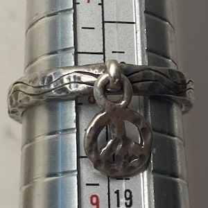 Vintage Sterling Silver Ring with Nice Peace Sign Design, Love, Groovy