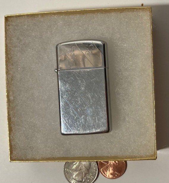 Vintage Metal Zippo, Nice Sideways Etched Lines on Front