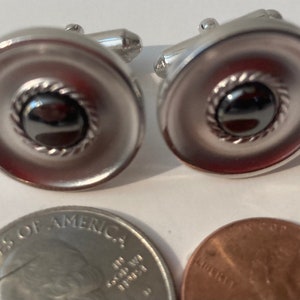 Vintage metalen zilver en zwarte stenen manchetknopen set, kwaliteit, mooi, gemaakt in de VS, mode, pakken, stijl, plezier