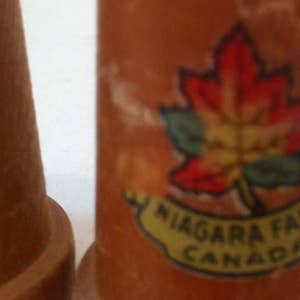 Vintage Salz und Pfefferstreuer, Set Jahrgang Salz & Pfefferstreuer, Niagara Falls, Kanada, Holz, Holz Shaker