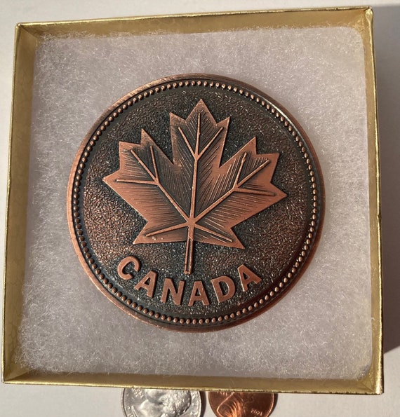 Vintage Metal Belt Buckle Canada Maple 