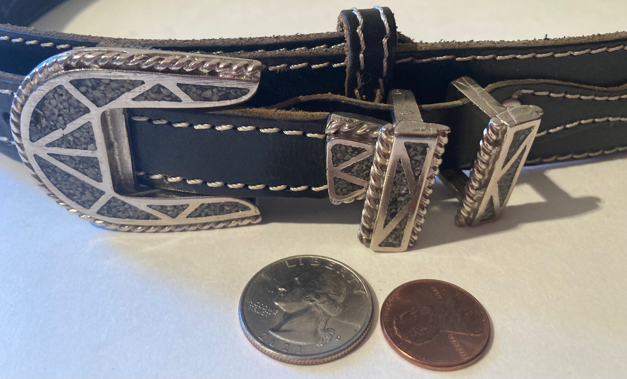 Vintage Cuir Noir et Argent Ceinture et Boucle, Taille 30 à 34 Outillé à la Main, Argent, Malachite Concassée, Turquoise, Qualité, Fabriqué en France - Etsy France Vintage Cuir Noir et Argent Ceinture et Boucle, Taille 30 à 34 Outillé à la Main, Argent, Malachite Concassée, Turquoise, Qualité, Fabriqué en France - Etsy France
