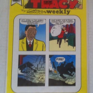 Puede incluir: Una portada de cómic vintage con Dick Tracy, un detective, con el texto "NEW! for comic books" y "Dick Tracy weekly" en un esquema de colores amarillo y rojo. La portada presenta una serie de viñetas de cómic con el texto "He's down in the subway somewhere, apparently barefaced" y "The BRUSH"-killer on the run.