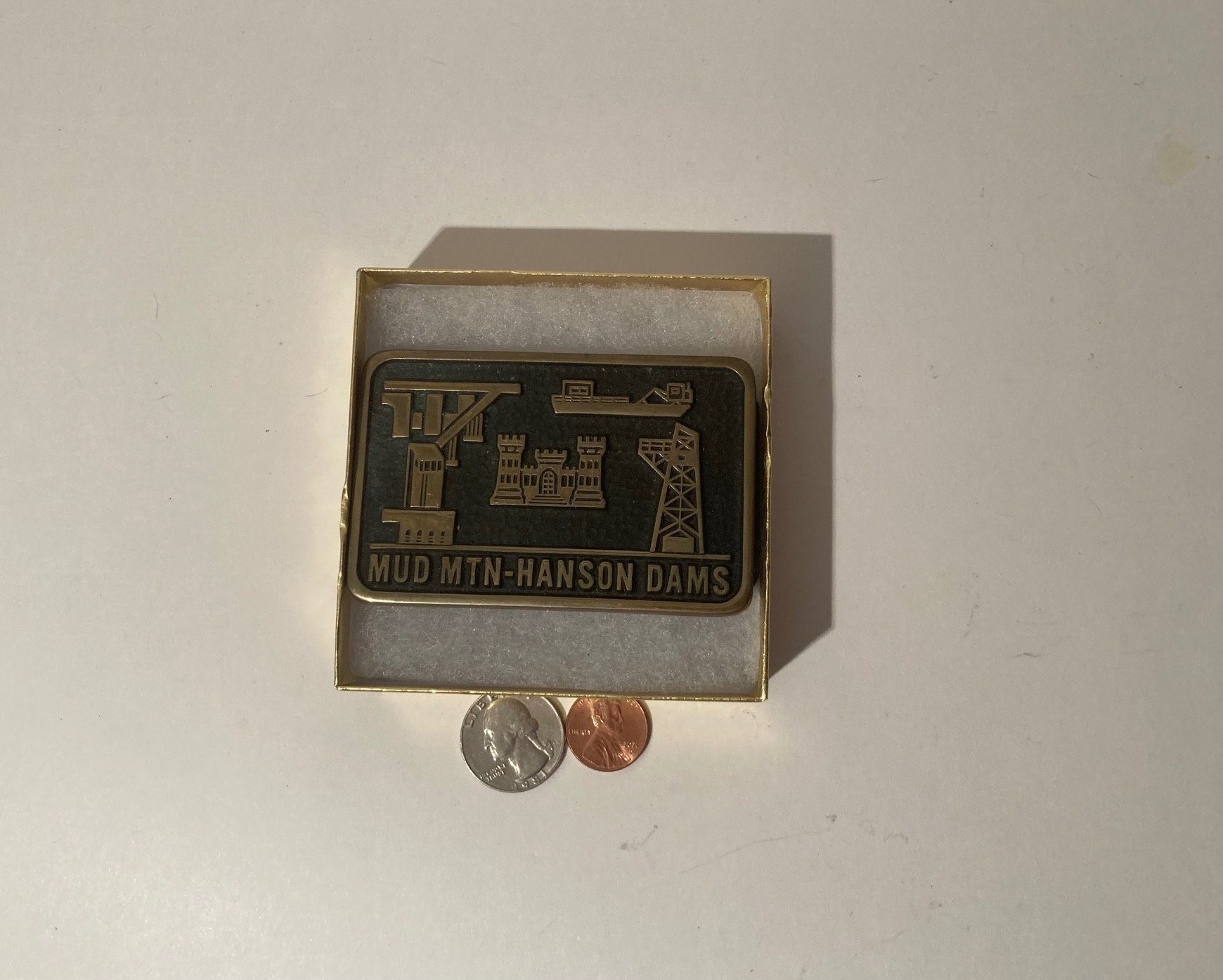 ヴィンテージ 1984 メタル ベルト バックル、真鍮、マッド マウンテン