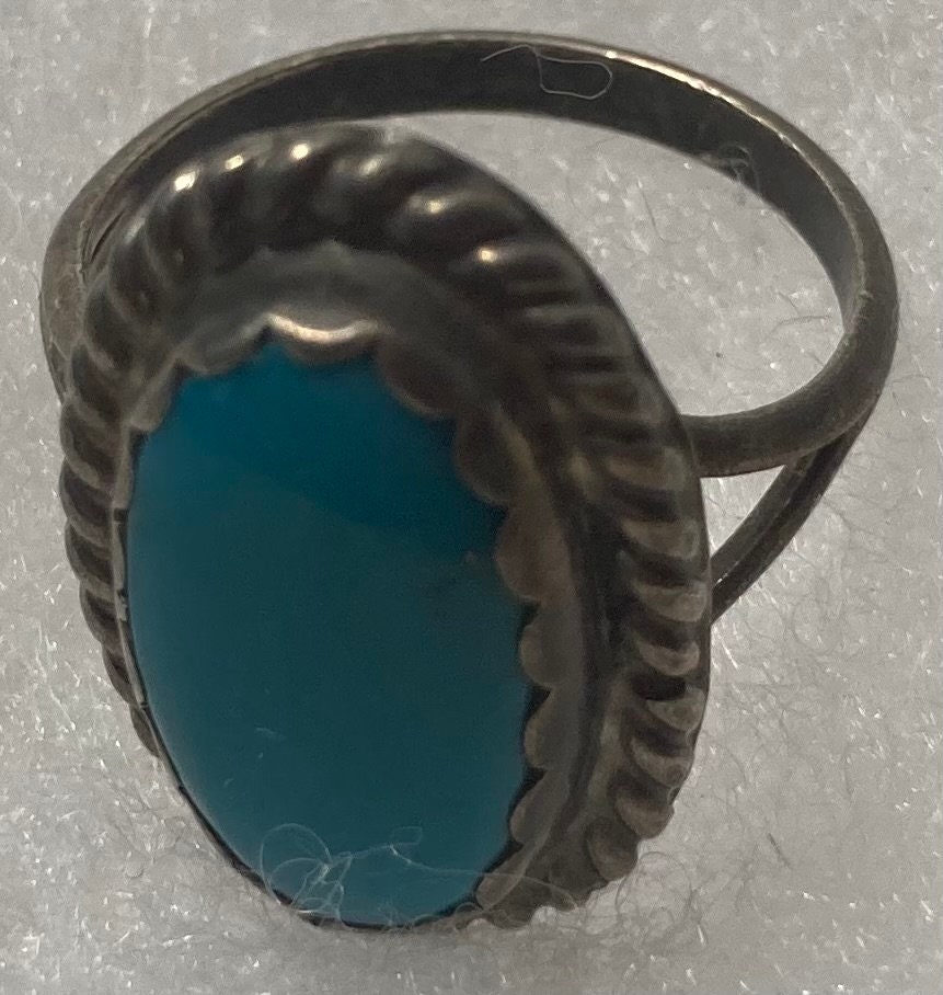 Vintage Sterling Silver Ring With Nice Blue Oval Shaped Turquoise Stone Design