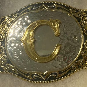 Hebilla de cinturón vintage de metal, plateada y de latón, inicial C, letra C, bonito diseño del oeste, 8,89 cm x 6,35 cm, resistente, de calidad, metal grueso.