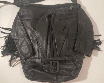 Joli sac à bandoulière en cuir noir de qualité vintage, sac à main, aspect veste en cuir, franges, cool, cuir de qualité, 25 x 25 cm, accessoire western