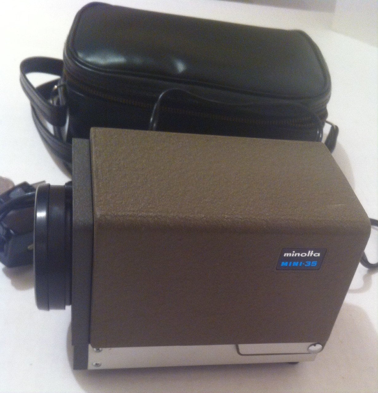 Vintage Minolta Mini-35 Camera Projector in Case, Photo 