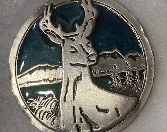 Vintage Metall Gürtelschnalle, grüne Emaille, Buck, Reh, Jagd, Natur, Wildlife, schönes Design, 6,5 x 6,5 cm, robust, Qualität