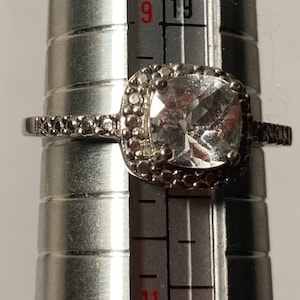 Vintage Sterling Silver Ring, Nice Sparkly Stone Design