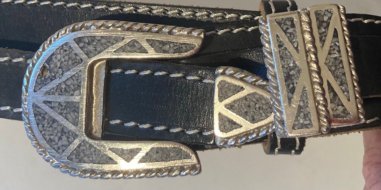 Vintage Cuir Noir et Argent Ceinture et Boucle, Taille 30 à 34 Outillé à la Main, Argent, Malachite Concassée, Turquoise, Qualité, Fabriqué en France - Etsy France Vintage Cuir Noir et Argent Ceinture et Boucle, Taille 30 à 34 Outillé à la Main, Argent, Malachite Concassée, Turquoise, Qualité, Fabriqué en France - Etsy France
