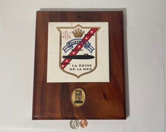 Plaque vintage en bois et métal bleu marine, États-Unis Queenfish SSN-651, Marine américaine, Service des sous-marins