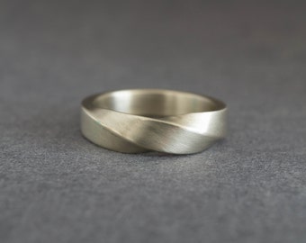 Gold mens wedding band - Mobius wedding rings for men - White gold wedding band - Alternative wedding rings - Mens twist wedding bands