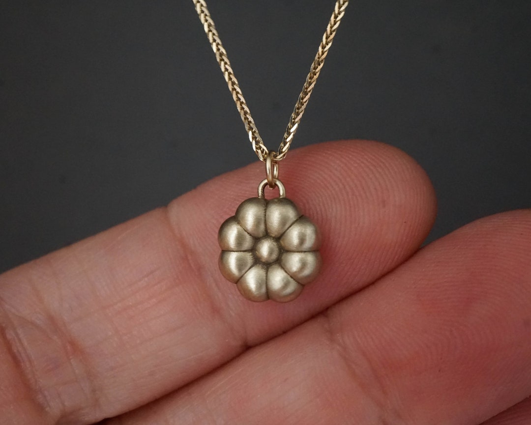 24k gold plated flower pendant main image 1