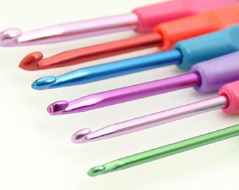 Easy Hold Crochet Hook Metallic Coloured Head 2mm to 5mm Sizes