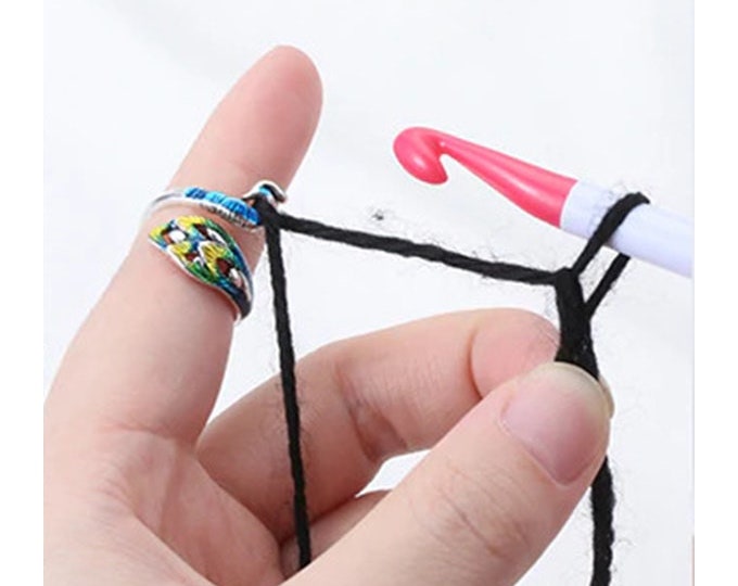 Painted Peacock Design Finger Ring Yarn Tension Guide Ideal for Knitting Crochet Wool thread