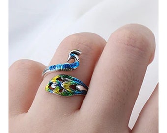 Painted Peacock Design Finger Ring Yarn Tension Guide Ideal for Knitting Crochet Wool thread