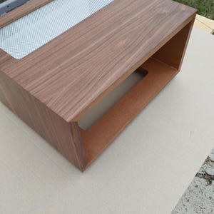 Gabinete McIntosh L 54 de nogal oscuro con patas inclinadas, lacado mate