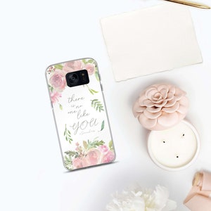 Puede incluir: Una funda transparente para tel&eacute;fono con un dise&ntilde;o floral y el texto "there is no one like you 1 Samuel 1:25".