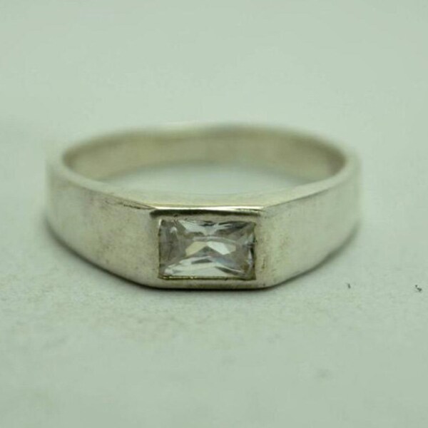 T21E09 Vintage Modern Style Clear Rectangular Stone 925 Sterling Silver Ring Sz 9.25