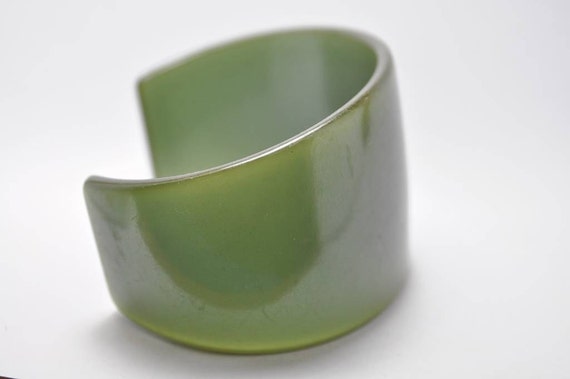 Vintage Extra Wide Bakelite Bangle Bracelet Trans… - image 5