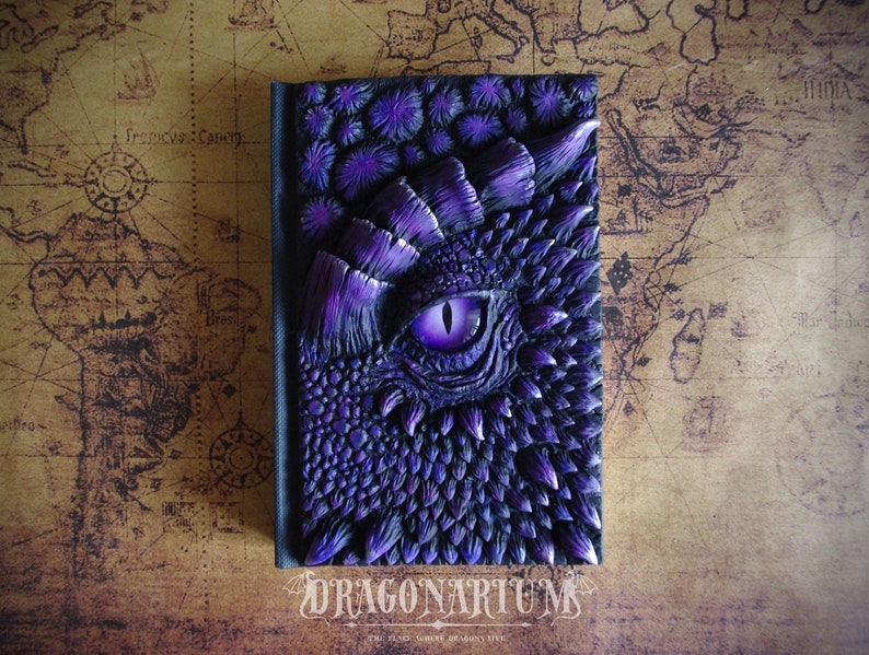 Книга подарок дракона. Дракон скетчбук. Тетрадки с драконами. Тетрадь дракон. Дракон на обложке скетчбука.