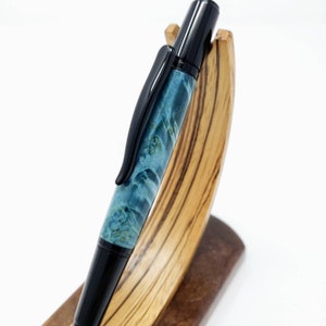 Blauw geverfde doos Ouderling Burl Houten Balpen Twist Pen, Zwart Emaille, Beaufort Sirocco
