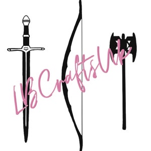 Puede incluir: Ilustración en blanco y negro de una espada, arco y flecha y un hacha de guerra. El texto rosa en cursiva "LB Crafts UK" está superpuesto. Fondo blanco.